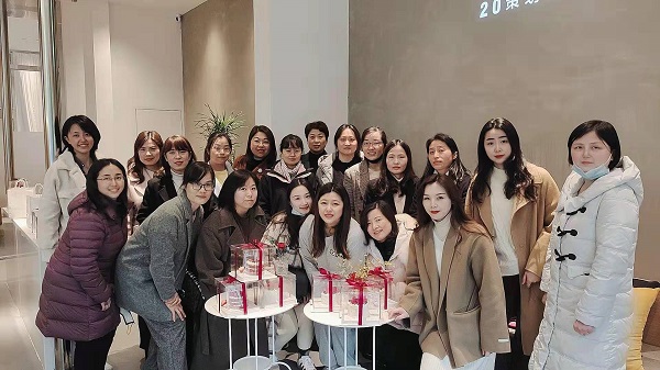 巧手做烘焙，甜蜜好時光——地產(chǎn)集團工會舉辦婦女節(jié)主題烘焙活動